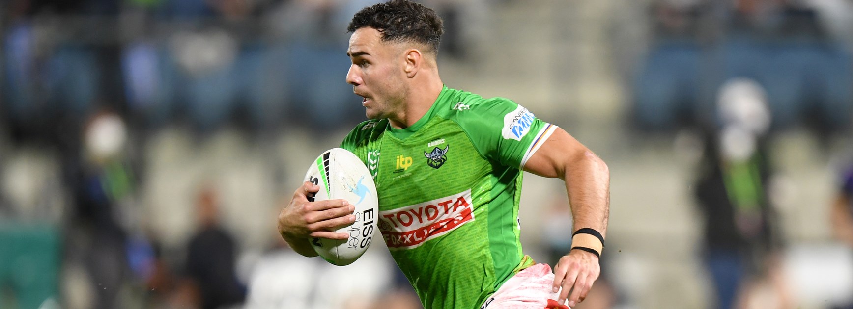 Harley Smith-Shields re-signs with the Raiders