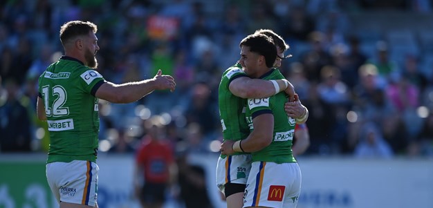 Raiders stun Panthers to keep finals hopes alive