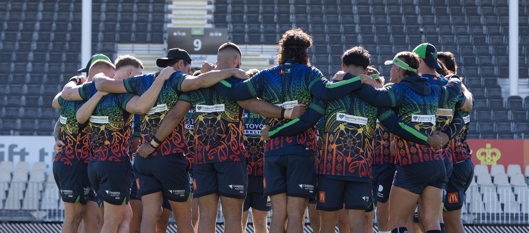 Captain's Run Gallery: Raiders v Warriors