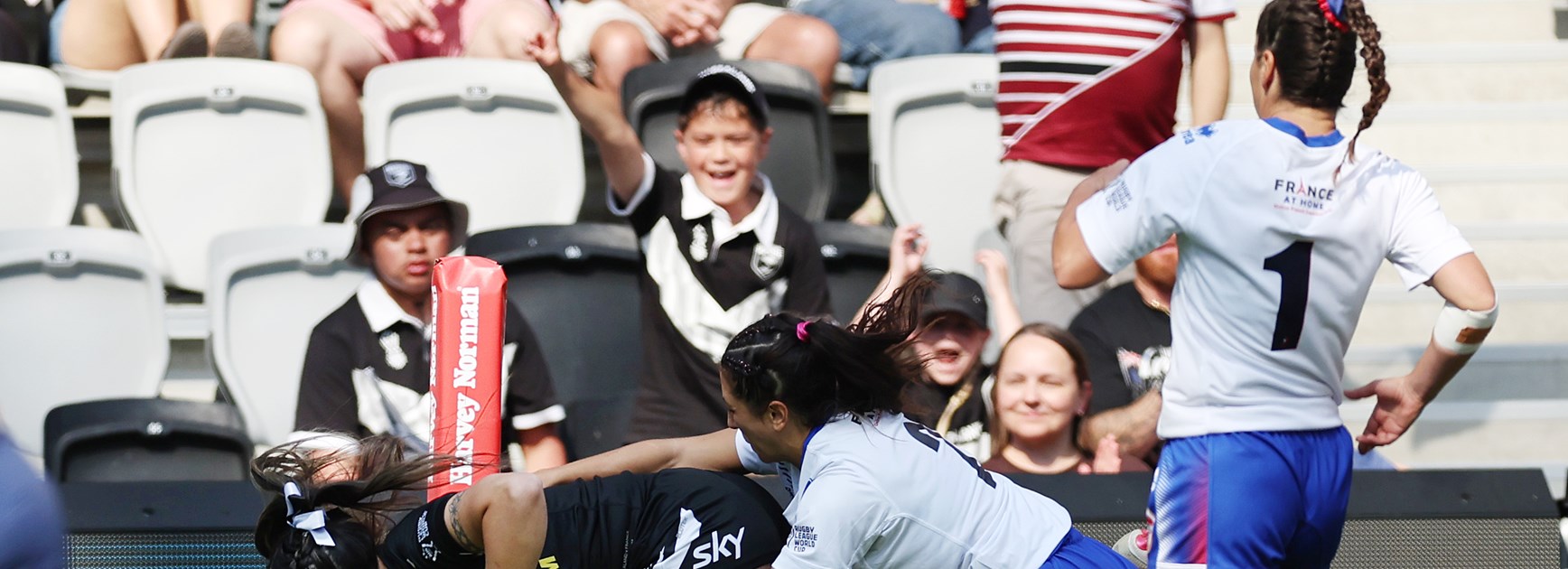 Ferns run in 18 tries to rout France in Christchurch
