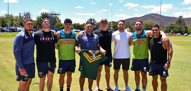 Asomua Receives Australian Schoolboys Jersey