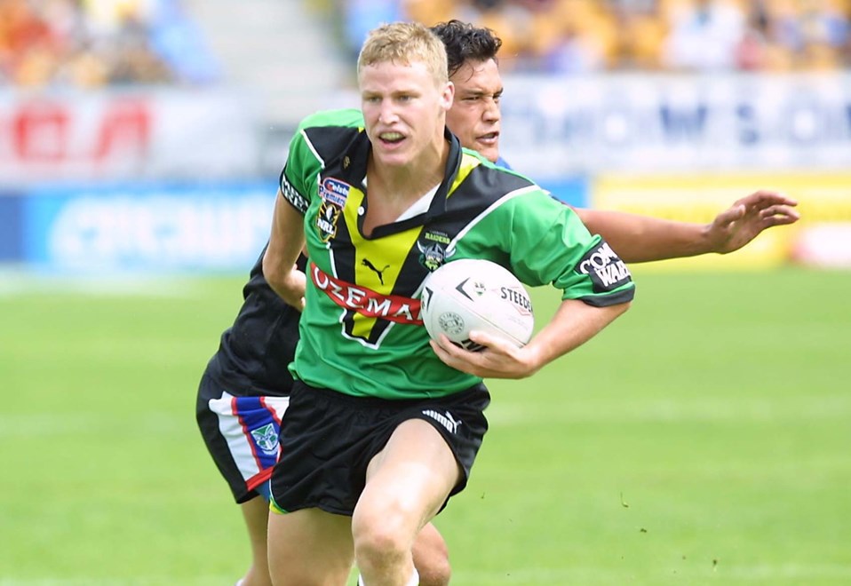 Warriors vs Canberra Raiders at Ericsson Stadium in Auckland, 18/2/01Brett Finch escapes the tackle from Logan Swann.PIC: Sandra Teddy/Photosport