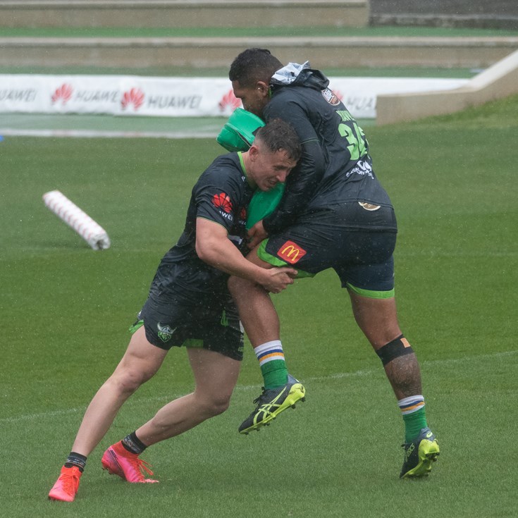 Captain's Run: Raiders v Sharks